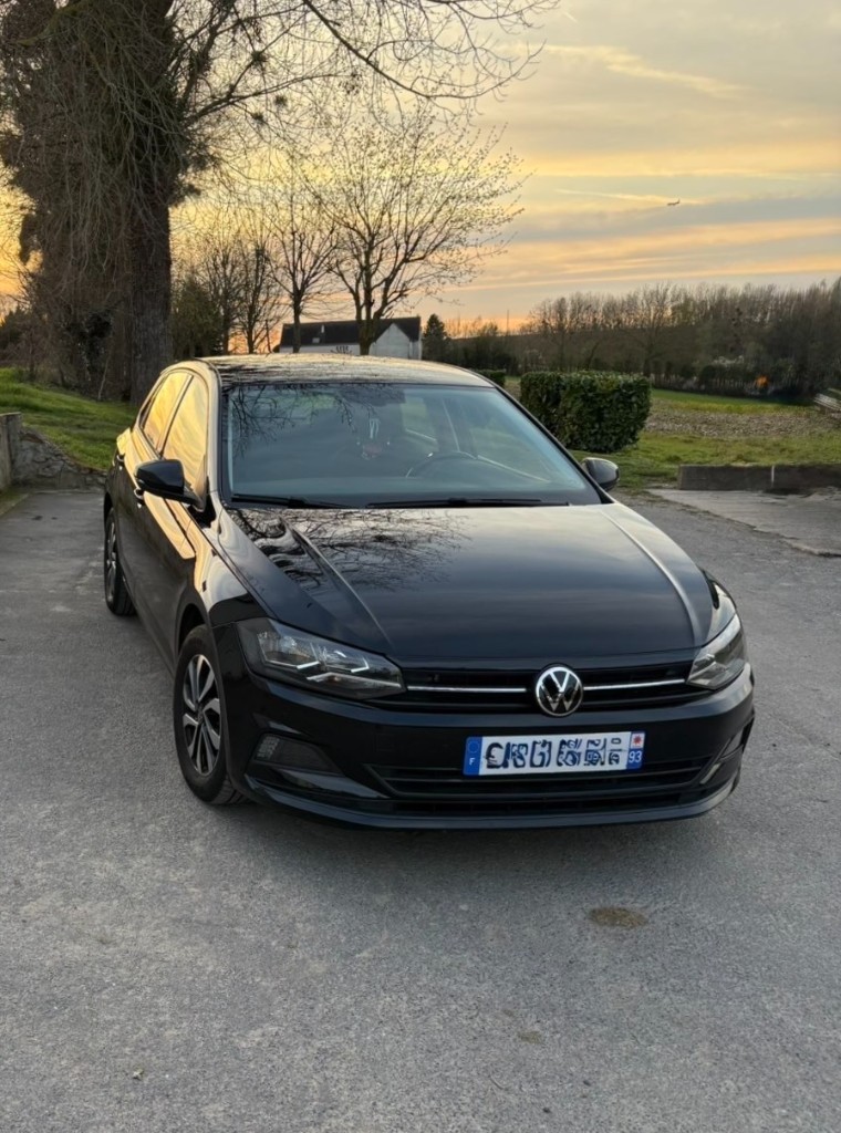 Volkswagen Polo Active noire - vue avant 3